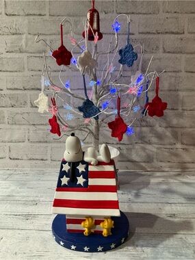 Peanuts Snoopy & Woodstock Doghouse Patriotic Decor